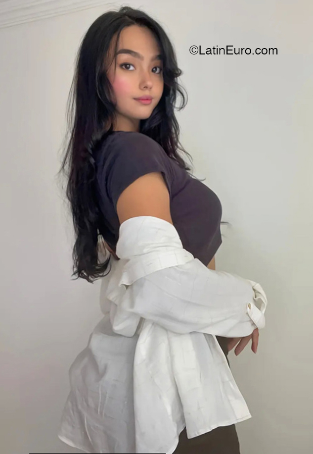 Date this passionate Colombia girl Valentina from Cali CO32199