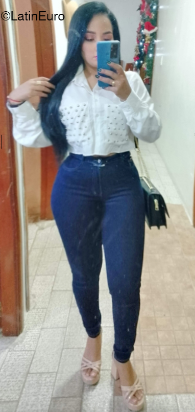 Date this beautiful Colombia girl Jezebel from Cartagena CO32200