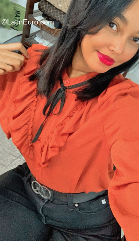 Date this gorgeous Dominican Republic girl Luisa from Santo Domingo DO43556