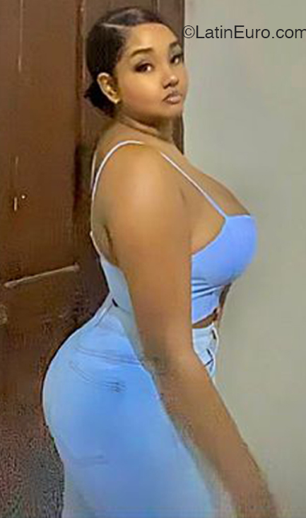 Date this sultry Dominican Republic girl Cris from Santo Domingo Oeste DO43907