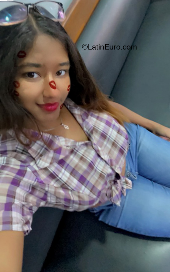 Date this lovely Dominican Republic girl Gabriela from Santo Domingo DO44014