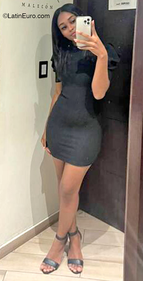 Date this charming Dominican Republic girl Yer from Santo Domingo DO44355