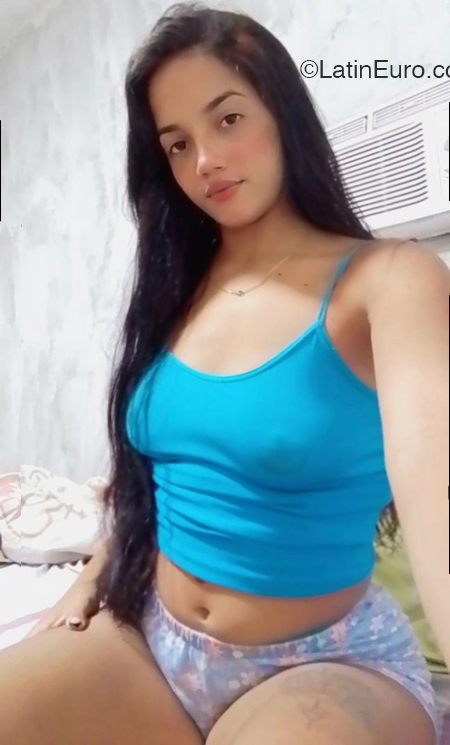 Date this pretty Venezuela girl Michell from Caracas VE4473