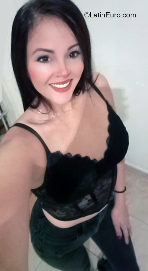 Date this pretty Venezuela girl Dionella from Caracas VE4506