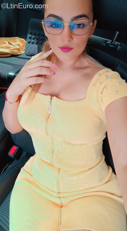 Date this hot Colombia girl Isabel from Apartado CO32478