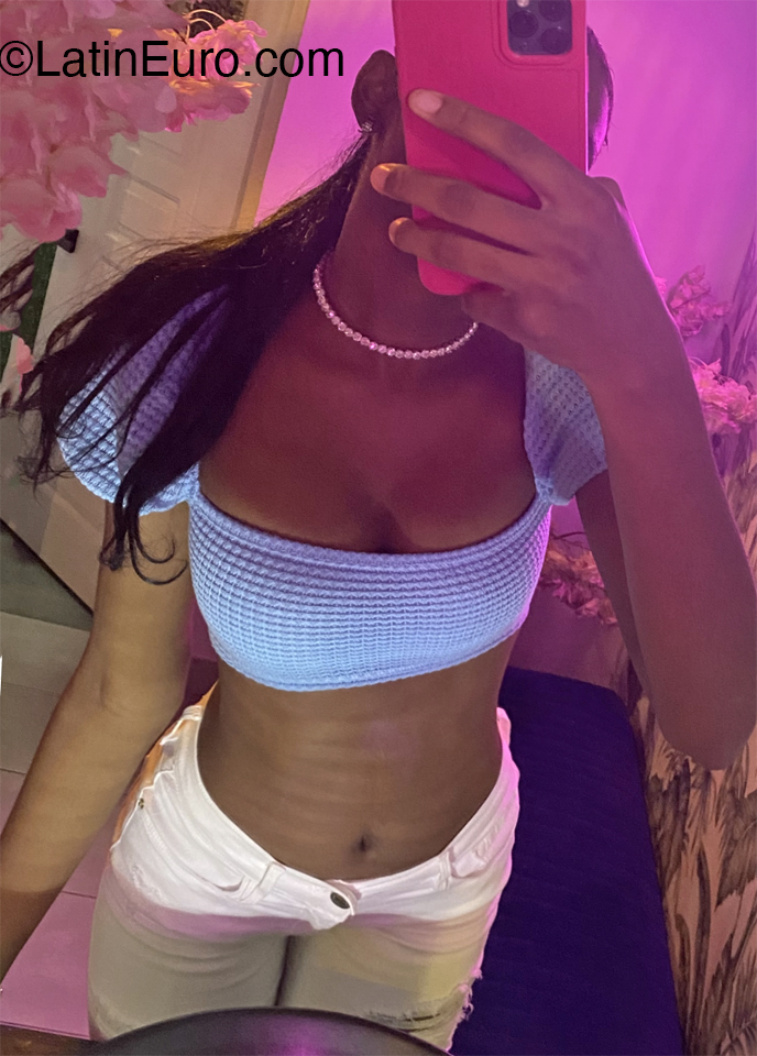 Date this athletic Dominican Republic girl Kilsey from Santo Domingo DO47214
