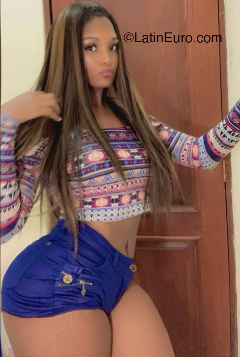 Date this lovely Dominican Republic girl Nica from Santo Domingo DO47519