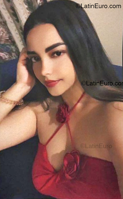 Date this stunning Dominican Republic girl Emili from Santo Domingo DO52048