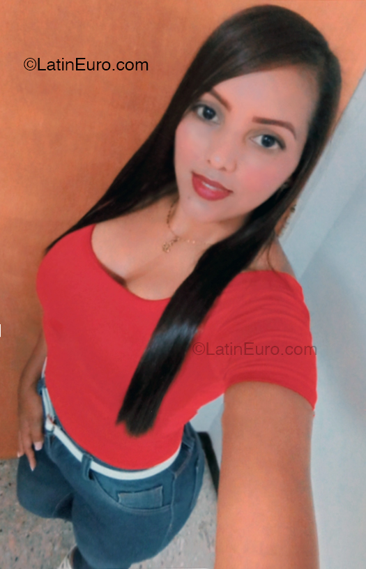 Date this athletic Venezuela girl Chiqui from Caracas VE4885