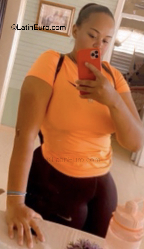 Date this sensual Dominican Republic girl Laura from New Your DO52282