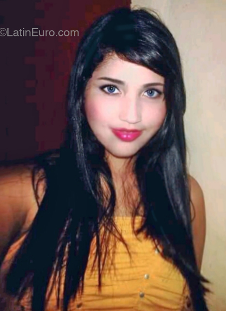 Date this pretty Venezuela girl Ginebra from Caracas VE4929