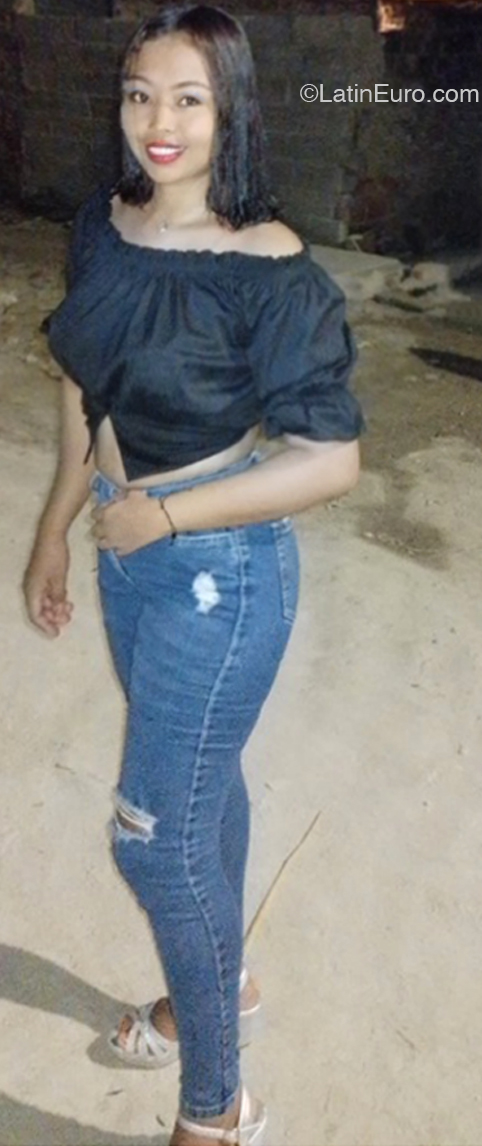 Date this good-looking Colombia girl Grey from Barranquilla CO33029