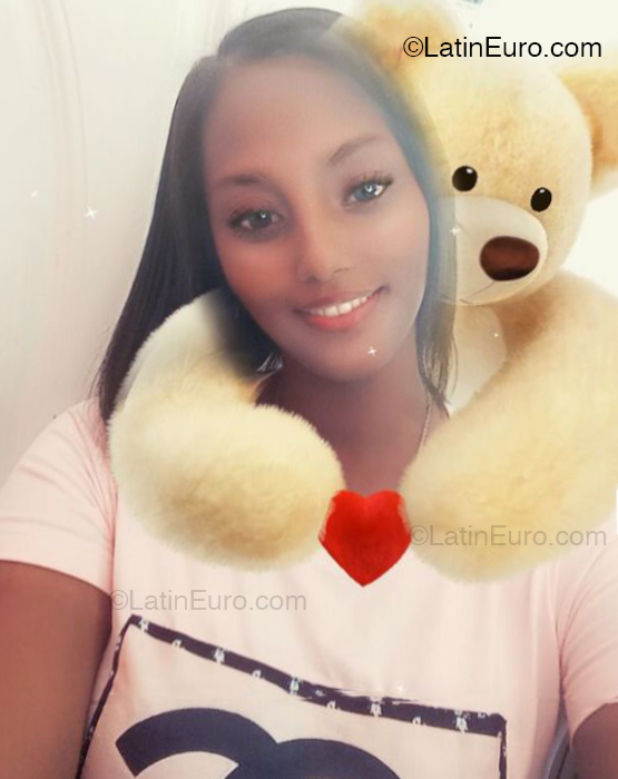 Date this gorgeous Dominican Republic girl Betz from Santo Domingo DO53107