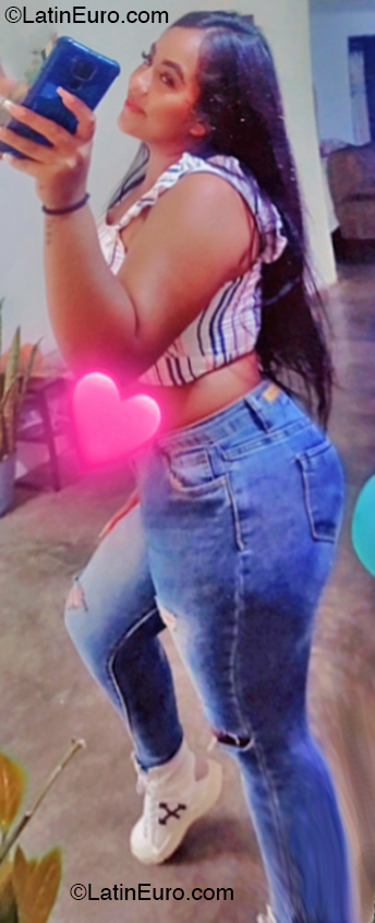 Date this good-looking Venezuela girl Lia from Caracas VE4955