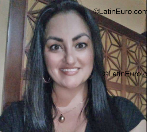 Date this pretty Costa Rica girl Yesenia from Alajuela CR553