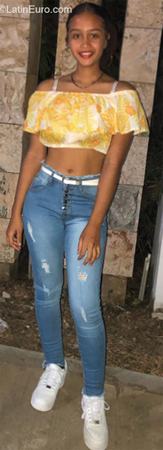 Date this fun Dominican Republic girl Alainy from Santo Domingo DO53586