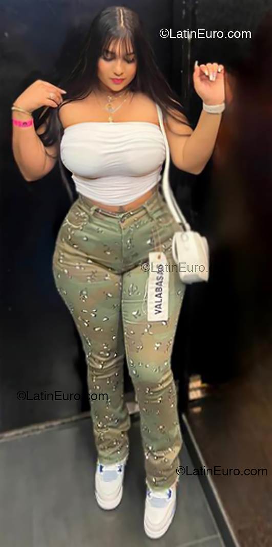Date this hard body Dominican Republic girl Paola from Santo Domingo DO53770