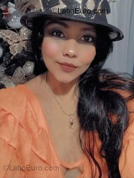 Date this stunning Colombia girl Patricia from Barranquilla CO33162