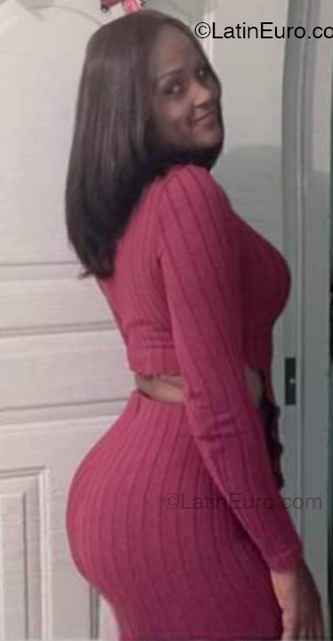 Date this hard body Dominican Republic girl Aris from Santo Domingo DO53914