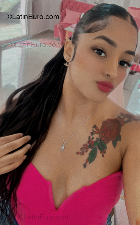 Date this foxy Dominican Republic girl Heidy from Santo Domingo DO54032