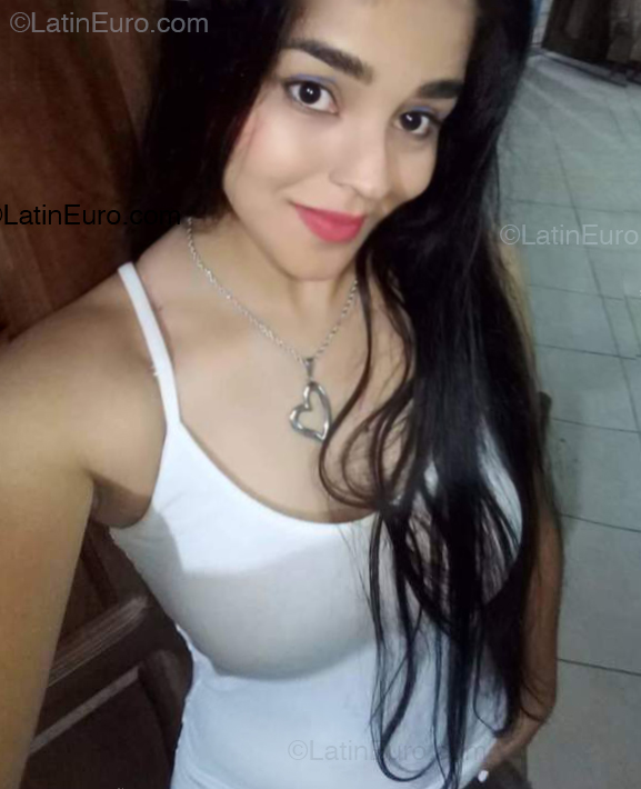 Date this good-looking Argentina girl Amanda from Loreto AR985