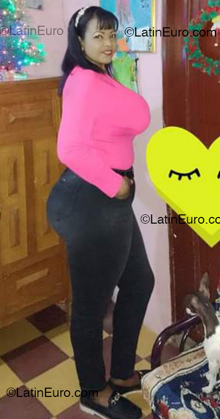 Date this georgeous Colombia girl Yura from Bogota CO33615