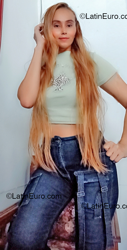 Date this good-looking Colombia girl Sofia from Bogota CO33233