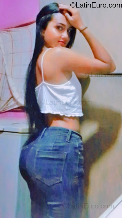 Date this good-looking Venezuela girl Roxa from Bolivar VE5180