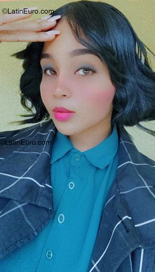 Date this charming Dominican Republic girl Esmeralda from Santo Domingo Este DO54497