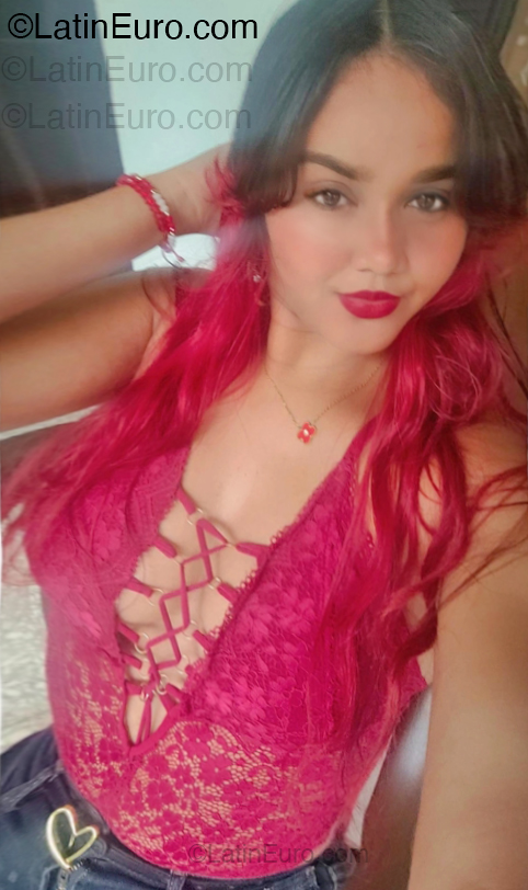 Date this beautiful Dominican Republic girl Reyna from Santo Domingo Este DO54524