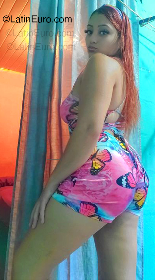 Date this stunning Trinidad and Tobago girl Paola from Port Of Spain TT117