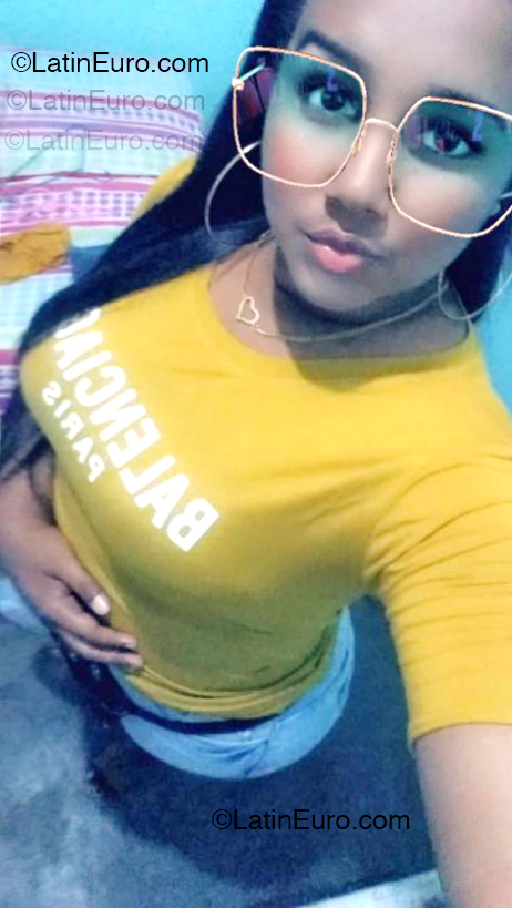 Date this beautiful Dominican Republic girl Mabel from Santo Domingo DO54673