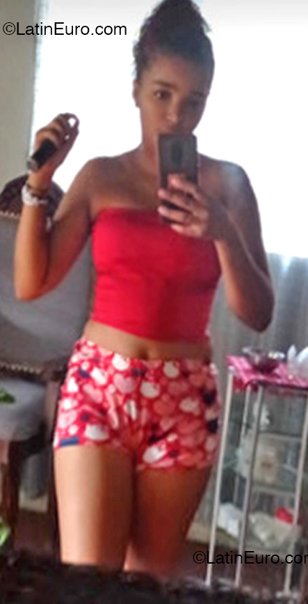 Date this attractive Dominican Republic girl Maria from Santiago DO54911