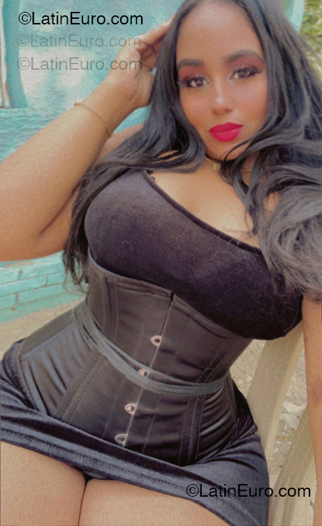 Date this funny Dominican Republic girl Estrella from Estrella DO54938