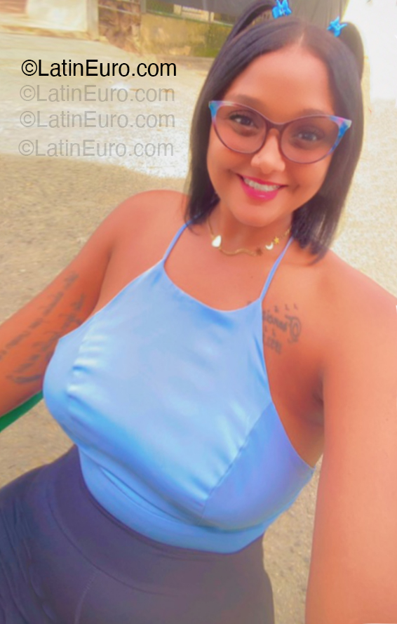 Date this foxy Dominican Republic girl Indi from Puerto Plata DO54940