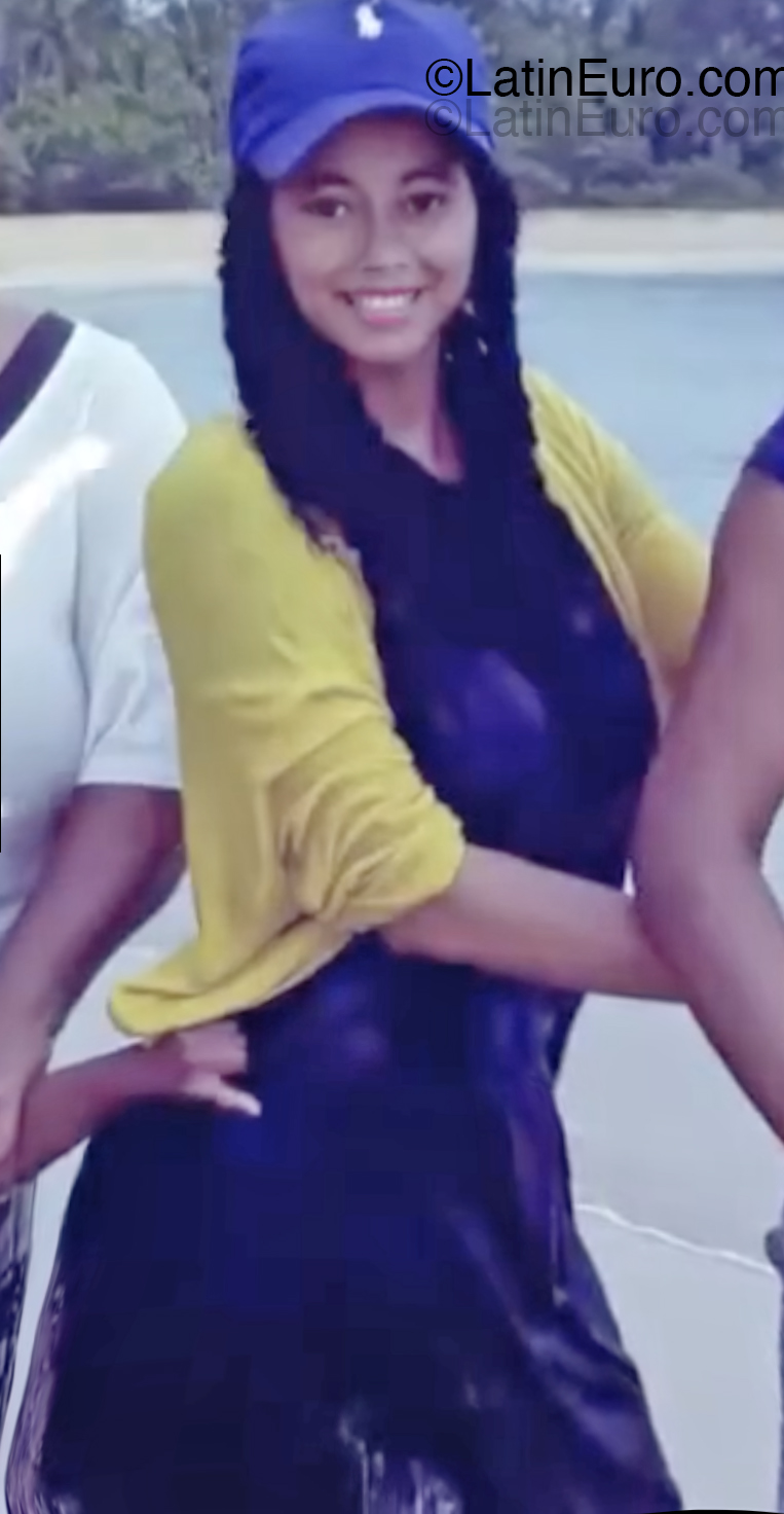 Date this athletic Dominican Republic girl Kay b from Nagua DO54948