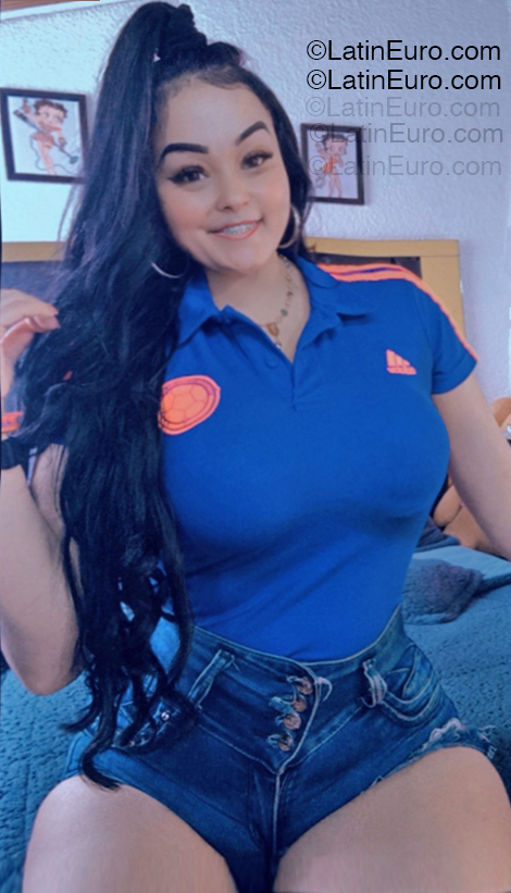 Date this georgeous Colombia girl Lupita from Bogota CO33324