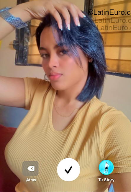 Date this georgeous Dominican Republic girl Carolina from Santo Domgino DO55088