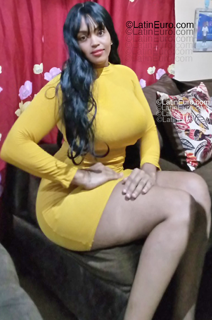 Date this charming Dominican Republic girl Annita from Santo Domingo DO55158