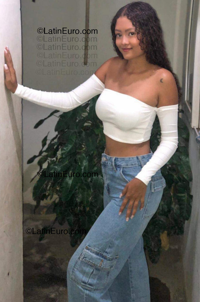 Date this hot Colombia girl Liz from Barranquilla CO33407