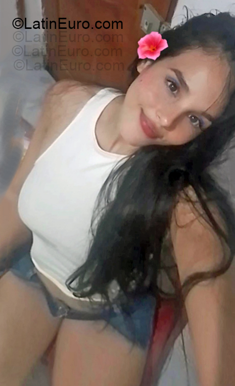 Date this tall Colombia girl Naomi from Bucaramanga CO33409