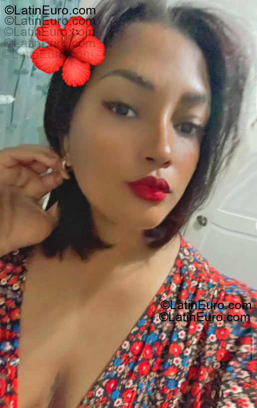 Date this lovely Dominican Republic girl Paloma from Santo Domingo DO55339