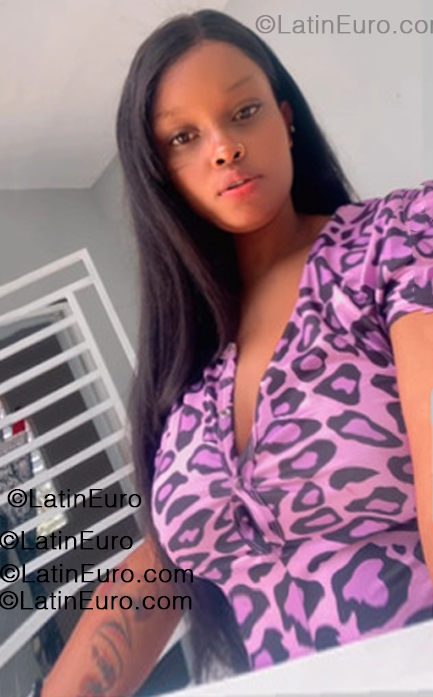 Date this athletic Dominican Republic girl Alezandra from Santo Domingo DO55397