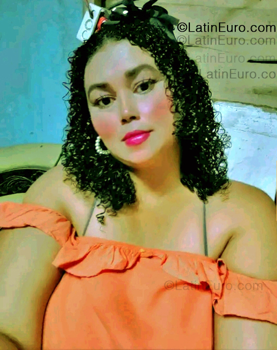 Date this sensual Colombia girl Julia from Barranquilla CO33471