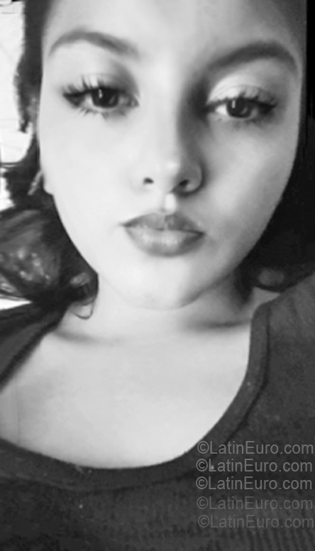 Date this happy Costa Rica girl Carlita from Limon CR562