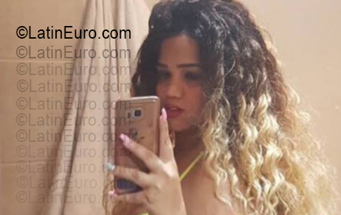 Date this voluptuous Dominican Republic girl Daymei from Santo Domingo DO55502