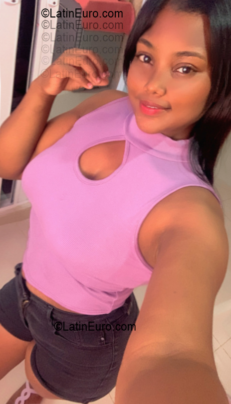 Date this nice looking Dominican Republic girl Yudy from Santo Domingo DO55516