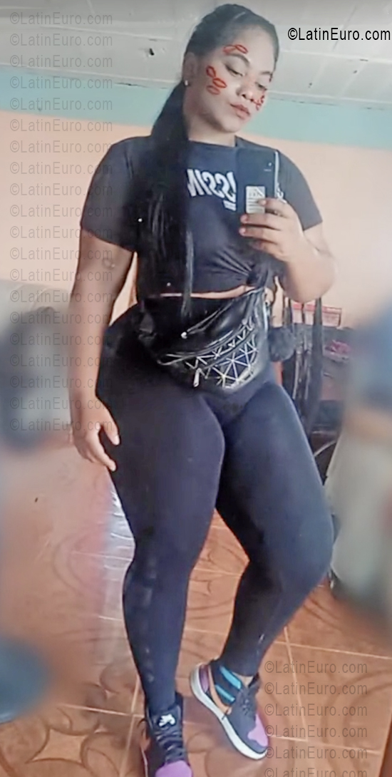 Date this athletic Venezuela girl Ivaneska from La Guaira VE5380