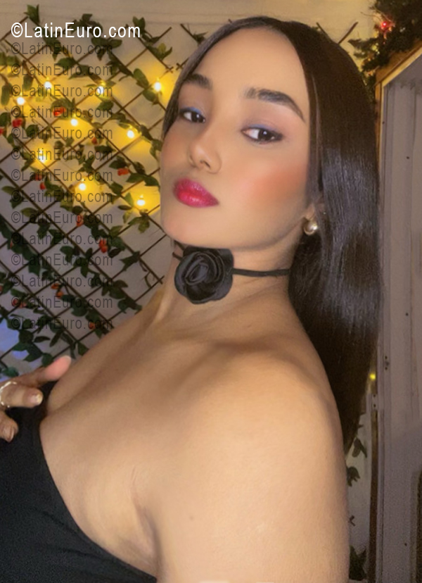 Date this stunning Dominican Republic girl Rosely from Santo Domingo DO55598