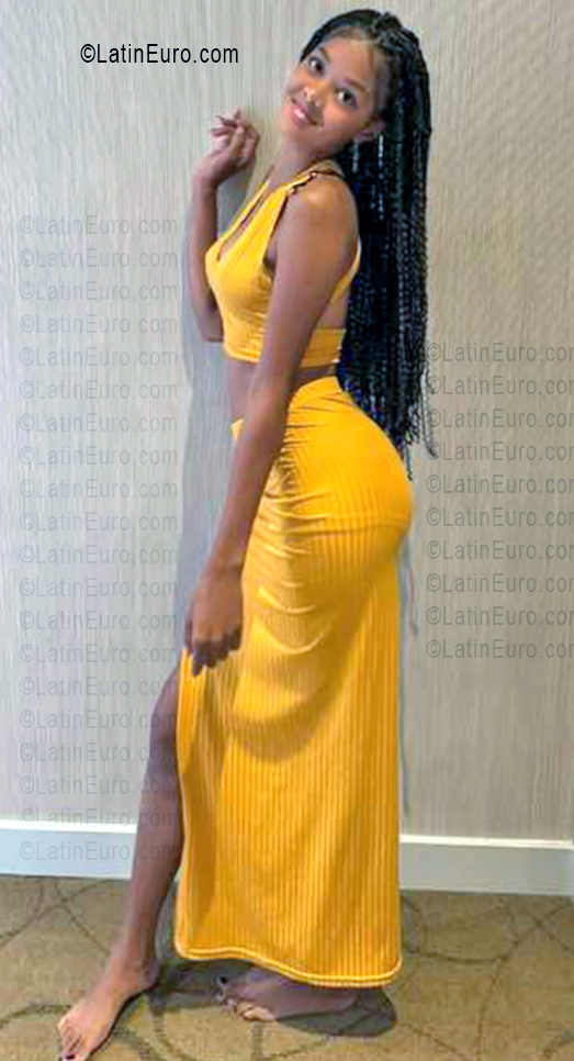 Date this tall Dominican Republic girl Mara from Santo Domingo DO55599